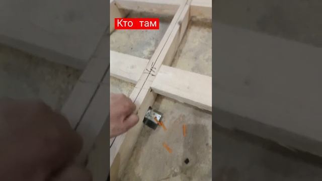 Постучал и проверил крепление.??? Смотри все видео про монтаж деревянного пола в квартире. смотреть онлайн