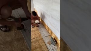 Клеим белый ламинат на стены с осб на монтажную пену пистолетом 19 июня 2022 г.