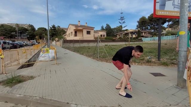 Пляж Льорет де мар,два дня попыток искупаться в море,майские праздники,вода ледяная... смотреть онлайн