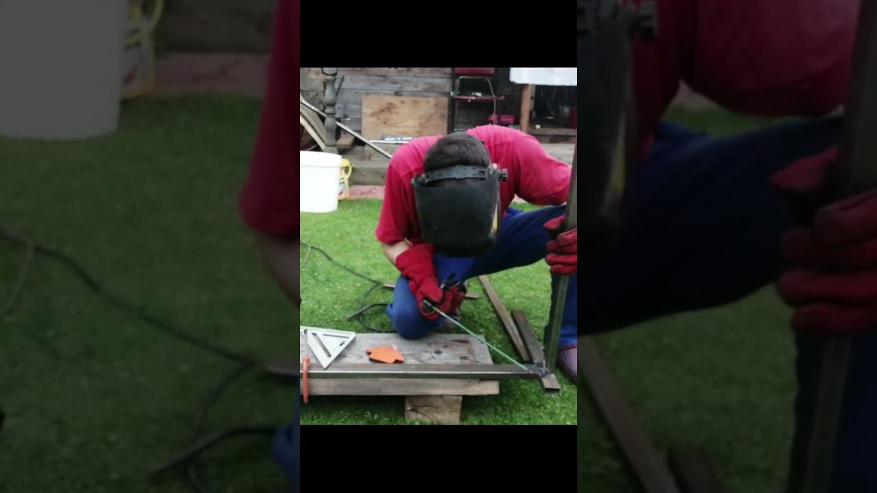 СВАРЩИК ОТ БОГА @SergenyLive #сварка #сваркаметалла #сваркатруб #сварщик #крафтстол #shorts смотреть онлайн