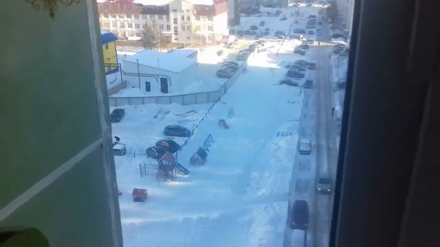 Что будет если жвачку для рук поместить в воду? смотреть онлайн