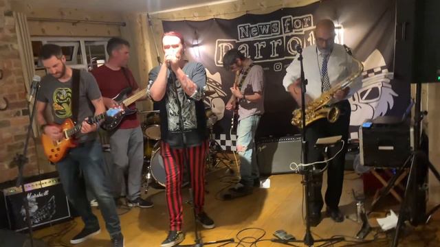 The News For Parrots Cover “Seventeen Going Under “￼ by Sam Fender￼ смотреть онлайн