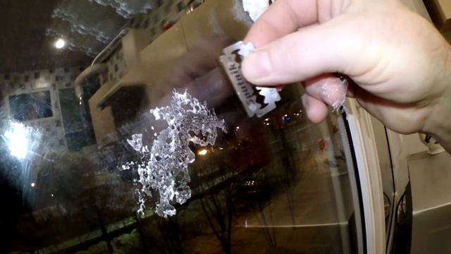 Монтажная пена на окне?! БРЕЕМ СТЕКЛО и никаких царапин. Без всякой химии! смотреть онлайн