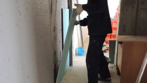 4 способа как ускорить ремонт, а также самый дешёвый (и бесшумный )способ выравнивания кривых стен