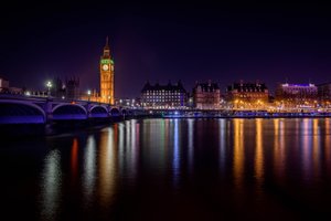 Салют в Лондоне (фон)