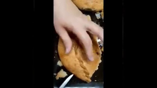 Пироги с картошкой и пироги с ливером из пресного теста. Это очень вкусно.