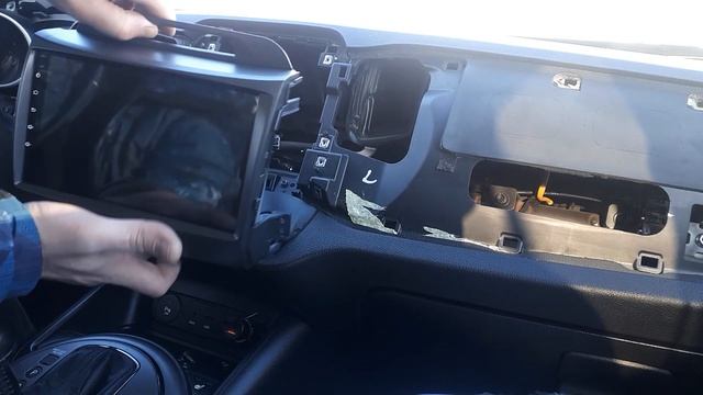 Kia Sportage 3, установка  магнитолы с камерой заднего вида купленой на Aliexpress