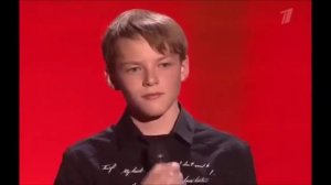 Шок! Парень упал на сцене на проэкте Голос!