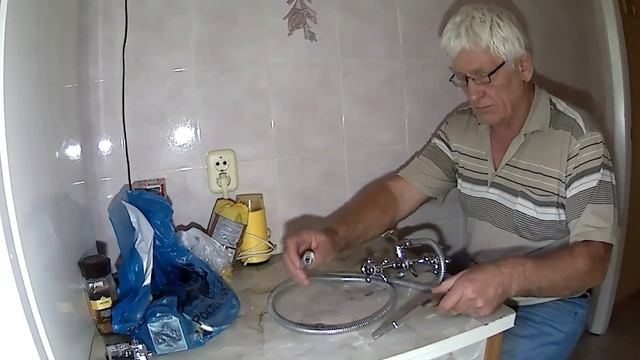 Спереди или сзади? Правильно меняем гибкий шланг душа. ПВХ или гофрированный? Guru from the USSR. смотреть онлайн