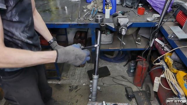 Ремонт вилки FJR1300 при помощи ножки от стола смотреть онлайн
