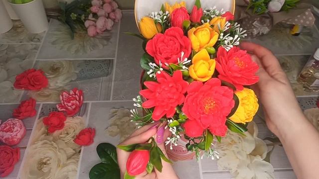 собираю Яркий букет из мыла в шляпной коробке , мыльные букеты