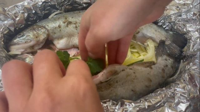 БЕЗУМНО ВКУСНО! Нежная и Сочная ФОРЕЛЬ, Запеченная в Духовке Целиком! Baked Whole Trout Recipe!