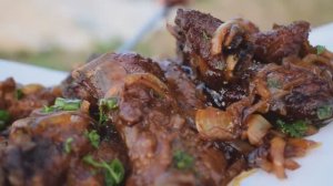 НЕЖНЫЕ, СОЧНЫЕ, АРОМАТНЫЕ _ ТОМЛЁНЫЕ СВИНЫЕ РЁБРА В КАЗАНЕ НА КОСТРЕ