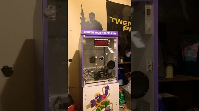 Fixing up a Chuck E. Cheese ticket muncher machine #shorts #arcade