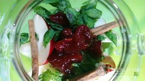 Чай с яблоком, корицей и мятой