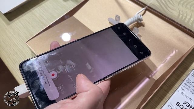 Huawei P50 Pocket - ПОЩУПАЛ В ПЕРВЫЙ РАЗ - ЛУЧШЕ ЧЕМ SAMSUNG GALAXY Z FLIP? смотреть онлайн