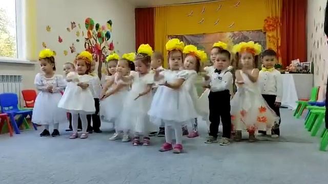 Осенний бал в садике | Сафи зажигает ?♀️ смотреть онлайн