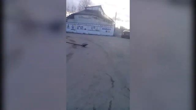 Большегруз завалил фонарный столб и уехал смотреть онлайн