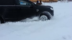 Каптива утонула в снегу и выехала сама
