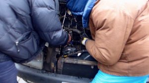 Снимаю ГБЦ ЗМЗ 406 карбюратор ГАЗ Соболь 2217. Эмульсия в двигателе Пробило прокладку ГБЦ. Белый ды