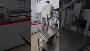 Пила для мяса с подвижным столом на 220B