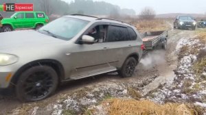 Безбашенный Дачник с прицепом Зарубился с джиперами в грязи.Парни в шоке от этого деревенского пилот