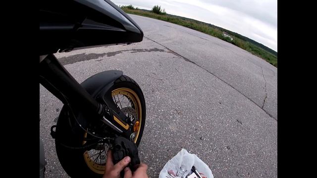 SUZUKI V -STROM DL 1000 AX. Замена передних колодок.