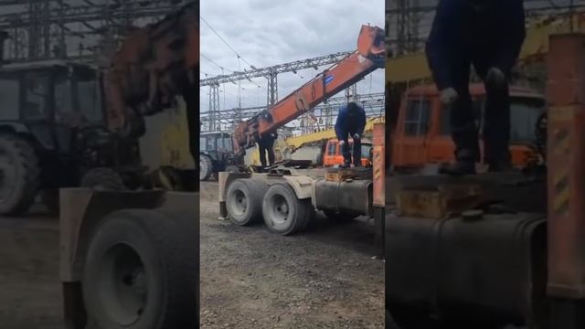 Канглим 2056. Сбоев стрелы после ремонта гидроцилиндра #ремонтспецтехники #спецтехника #канглим #км