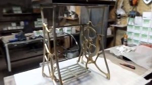 Столик из швейной машинки .