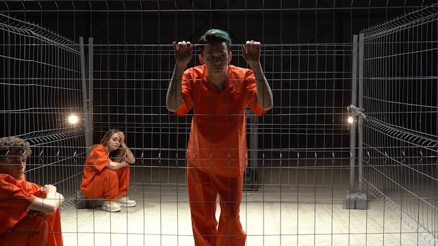 24 ЧАСА В КЛЕТКЕ - ИСПЫТАНИЯ НЕ ДЛЯ СЛАБОНЕРВНЫХ смотреть онлайн