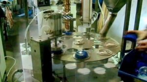 Фасовочное оборудование/, автомат фасовки соли в стакан с укупоркой  крышки