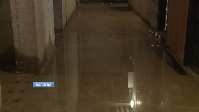 После каждого дождя в новостройке на Карла Маркса в Вологде затапливает подвал, балконы и квартиры смотреть онлайн