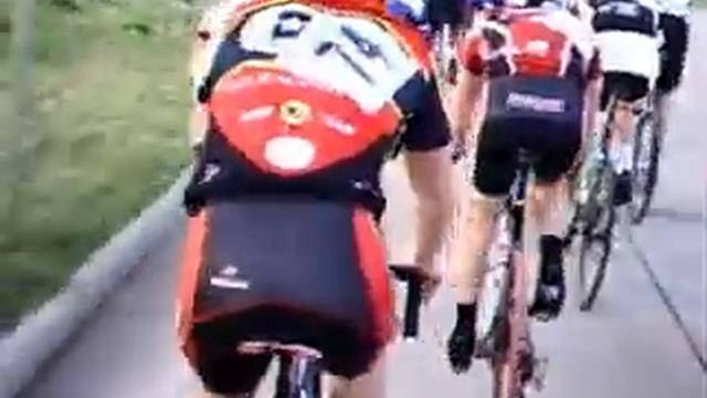 LAST FEW LAPS AT THE TUESDAY NIGHT CRIT 04/01/2008 смотреть онлайн