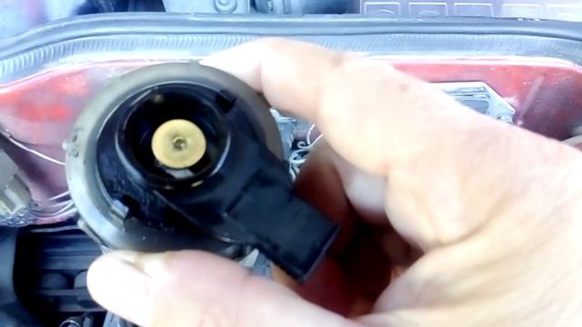 Почему мигает красная лампочка_ Неисправность датчика уровня тормозной жидкости ВАЗ 2109. смотреть онлайн