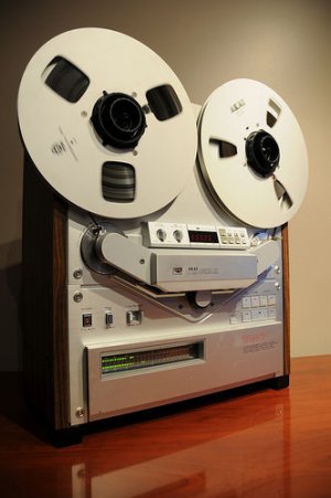 Катушечный магнитофон Akai GX-747 DBX с автоматическим реверсом-ЯПОНИЯ-1981-1983-год