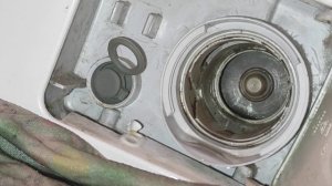 Стиралка Zanussi зануси 2004 года, что то не так гудит и вещи мокрые. Что с ней?