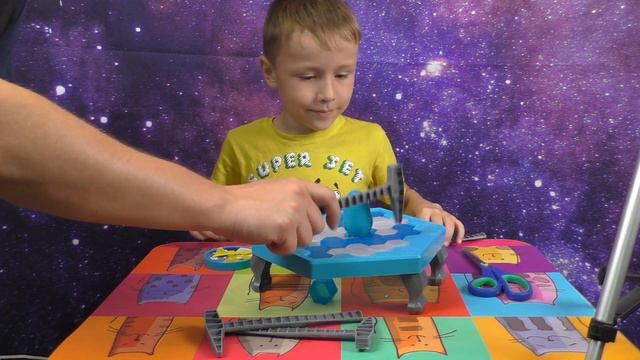 Пингвин в ЛЕДЯНОЙ ловушке. УЛЁТНАЯ игра из Фикс Прайз. Дима против папы смотреть онлайн