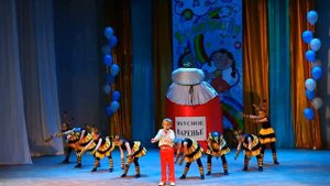 Богдан Голобородько Песня "Залетела к нам оса" фестиваль Бүлдіршін 2015г. д/с №51