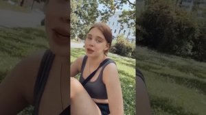 Ирина Бердикова и Камилла гуляют по Риге | Плановая показала трусики