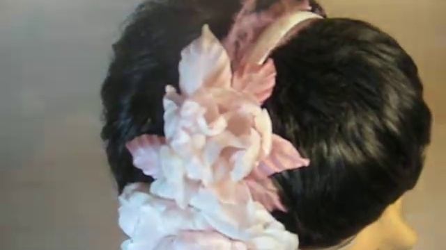 Ободок с фантазийными камелиями пудрового цвета смотреть онлайн