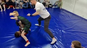 Соревнования по грэпплингу у детей