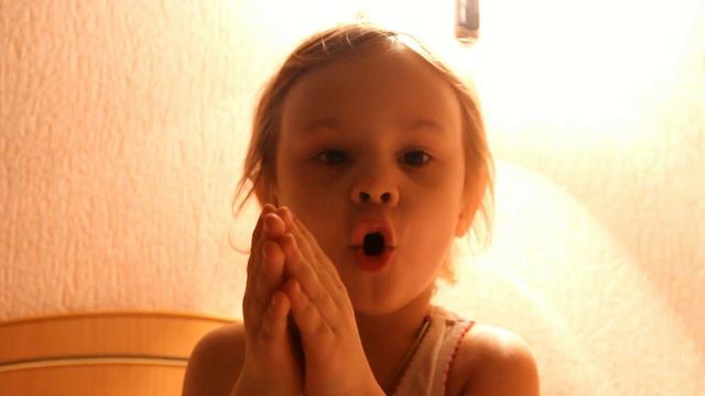 четырёхлетняя Полиночка исполняет песню Катюша смотреть онлайн