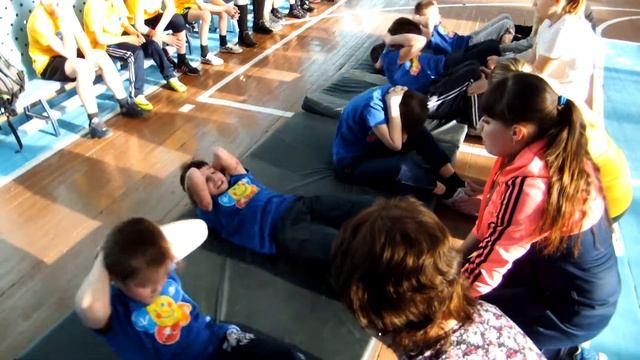 соревнования "Вперед мальчишки", поднимание туловища из положения лежа, количество раз за 1 минуту смотреть онлайн
