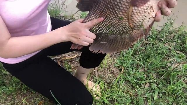 First Time Girl FISHING With CENTIPEDE!