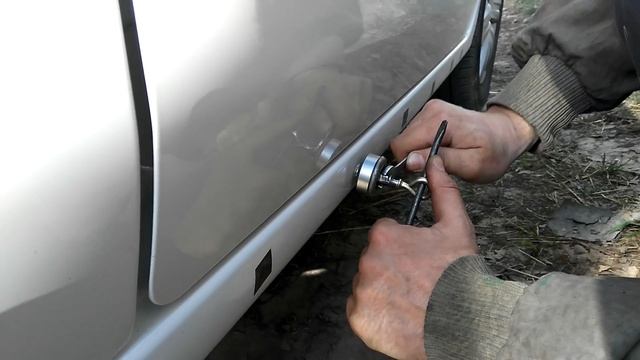 Установка гайки-заклепки подручными средствами смотреть онлайн