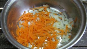 Томатный суп с копчеными колбасками