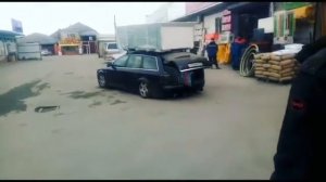 Упаковка гипсокартона 1550кг на крышу Ауди универсал в движении