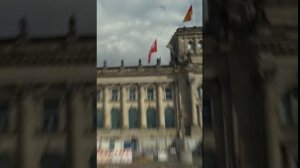 ‼️В Берлине кто-то водрузил на крышу Рейхстага знамя Победы!