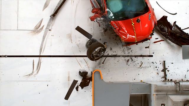 2015 Buick Encore passenger-side small overlap IIHS crash test смотреть онлайн