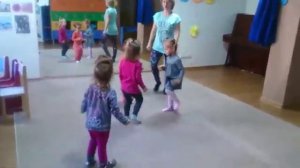 Танец "Мишка косолапый" для 2-3 лет